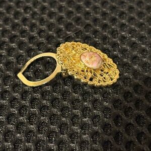 Vintage Gold Filigree Oval Scarf Slide 
Clip with Pink/Peach Marbled Cabochon